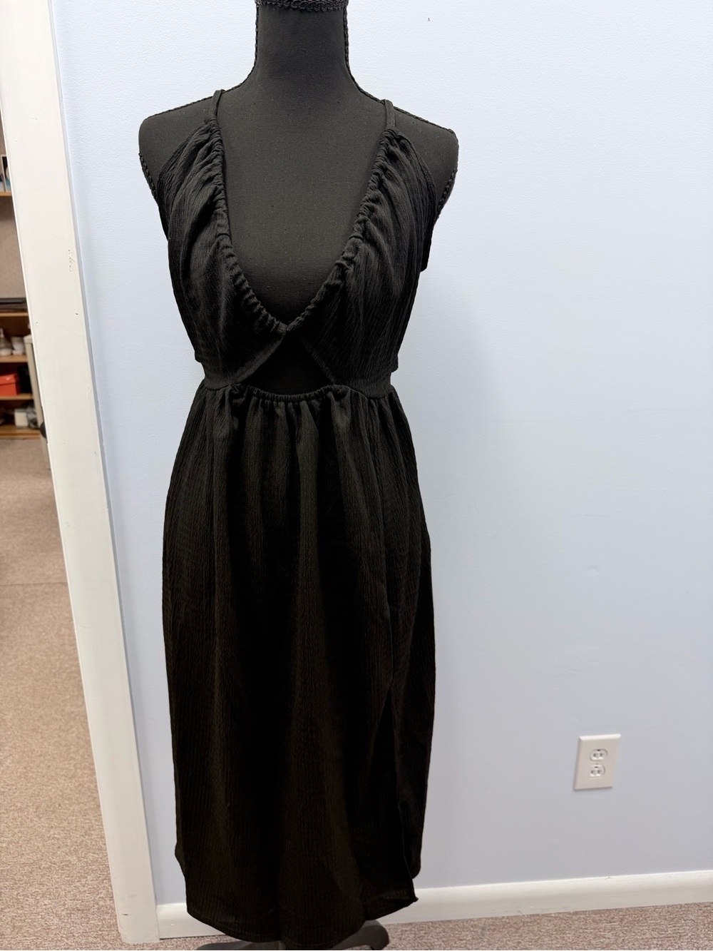 Black V-Neck Sleeveless Midi Dress with Cutout